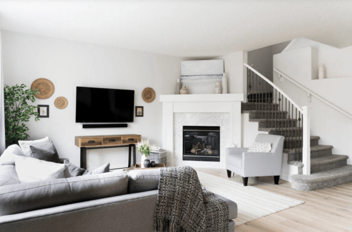 How to decorate room with a corner fireplace