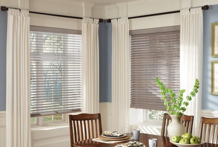 How to decorate windows that have horizontal blinds