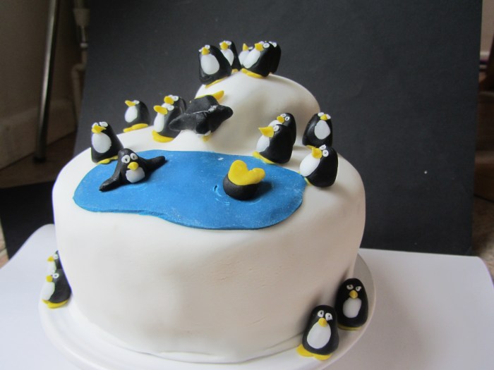 How to make a penguin cake decoration